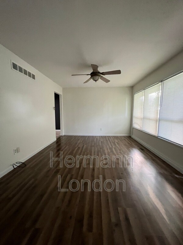 Building Photo - 70 St Maurice Ln