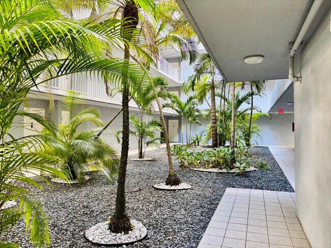Foto del edificio - 8201 NW 8th St