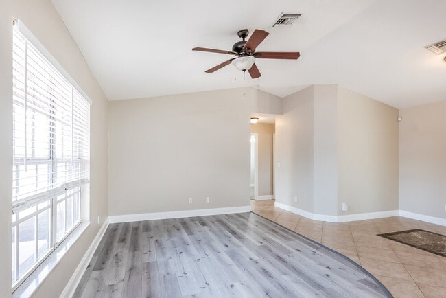 Foto del edificio - 811 SW 14th Pl