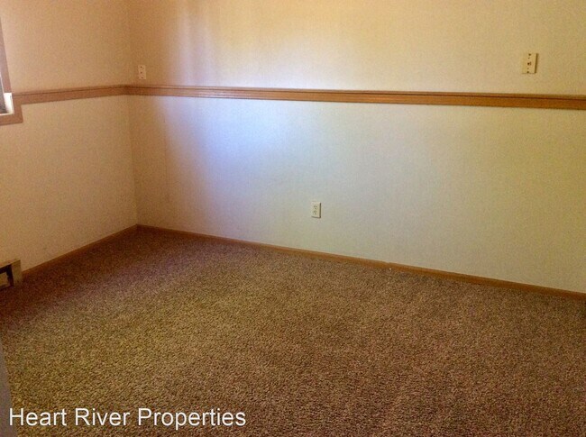 2 br, 1.5 bath House - 784 4th Ave E - 4