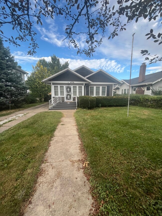 Front yard - 2118 Elm St