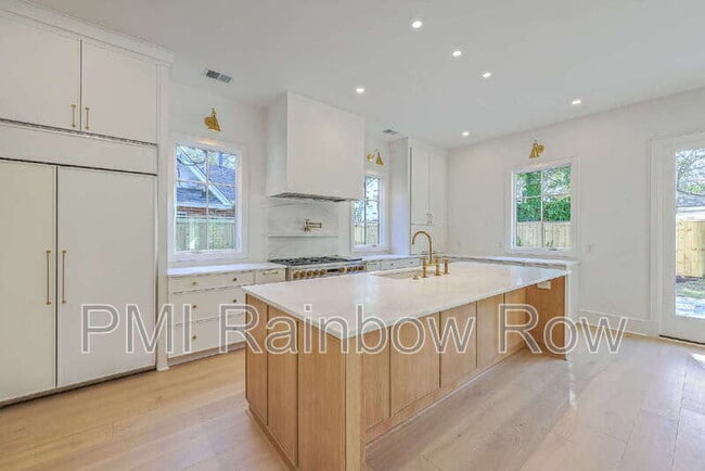 Photo - 755 Adluh St House