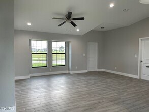 Building Photo - 321 Kismet Pkwy W