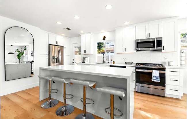 Building Photo - 3260 Geddes Dr