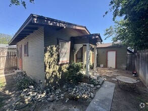 Building Photo - 422 N 8th Ave
