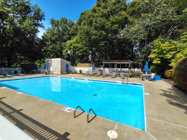 Building Photo - 600 Reusens Rd