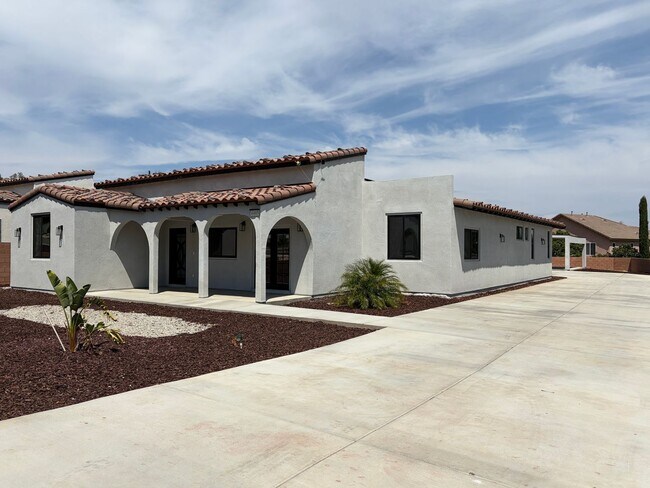 Foto del edificio - 4465 Gilchrist Dr