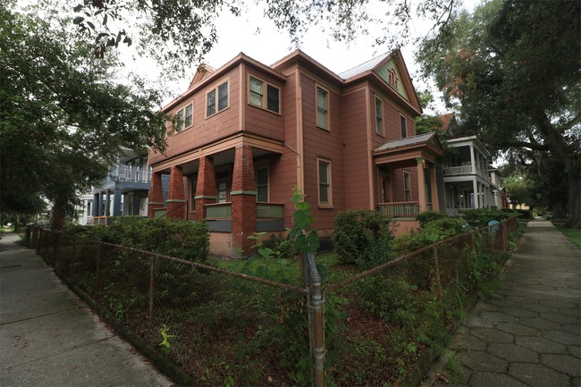 Building Photo - 1352 N Liberty St