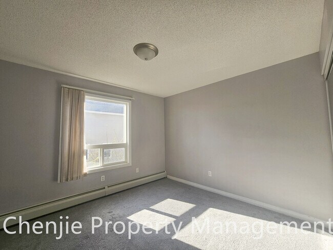 Photo du bâtiment - 7331 Terwillegar Dr S NW