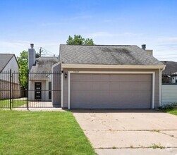Building Photo - 11847 Plumbrook Dr