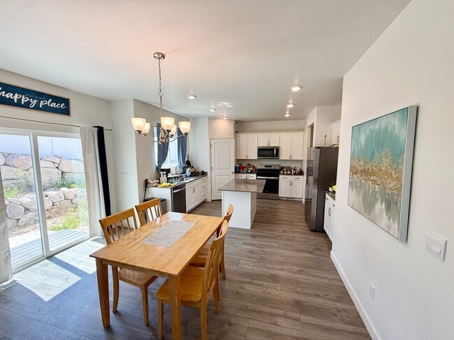 Photo - Beautiful Home in Excellent Magna Location!