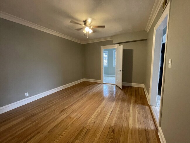 Foto del edificio - 7227 S Constance Ave