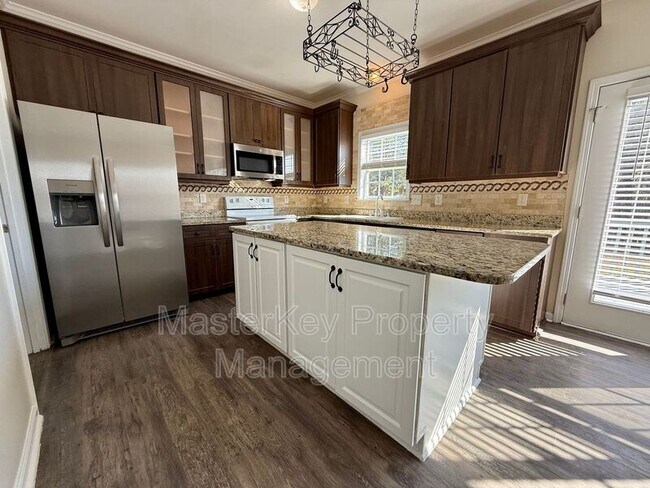 Building Photo - 2916 Hayward Ct