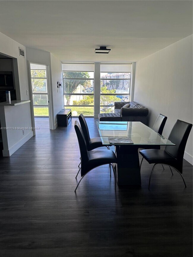 Foto del edificio - 851 Three Islands Boulevard