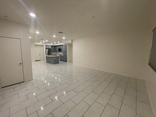 Foto del edificio - Upgraded & Spacious 4 Bedroom, 3.5 Bathroom Home