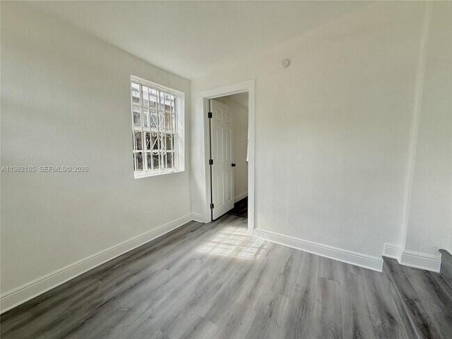 Foto del edificio - 5720 NW 23rd Ave