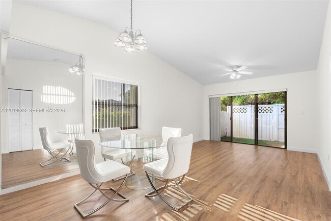 Foto del edificio - 3139 Coral Ridge Dr