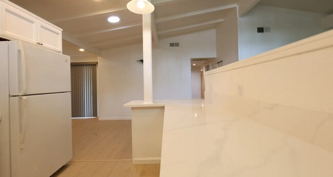Foto del edificio - Updated Large 3 bedroom 2 bathroom home