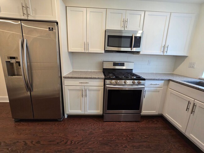 Foto del edificio - Modern Bright bi level 2 bed 2 bath apartm...