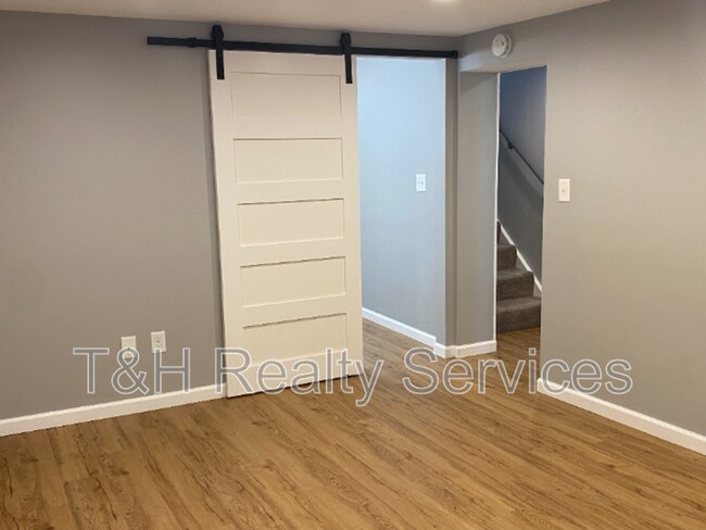 Building Photo - 5536 Primrose Ave