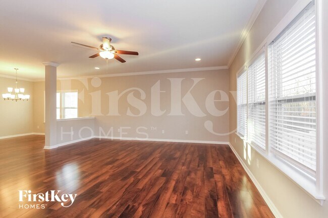 Building Photo - 3845 Streamside Dr