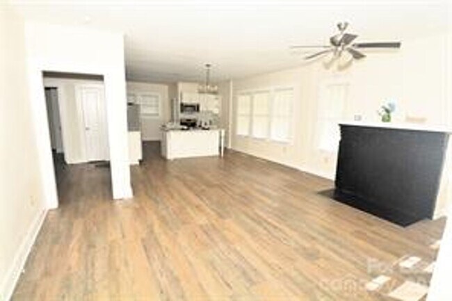Building Photo - 4101 Gossett Ave
