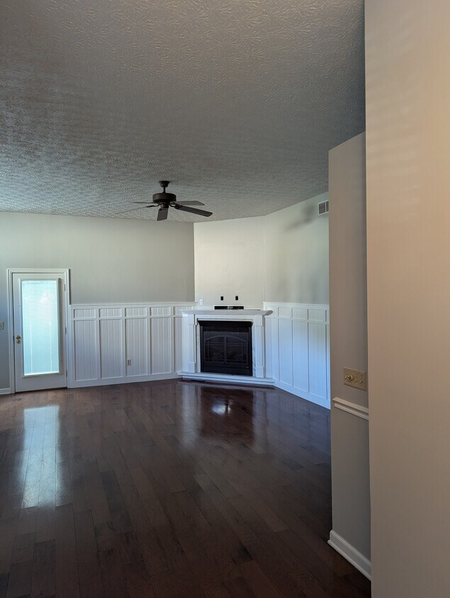 Primary Photo - 7693 Eagle Creek Dr
