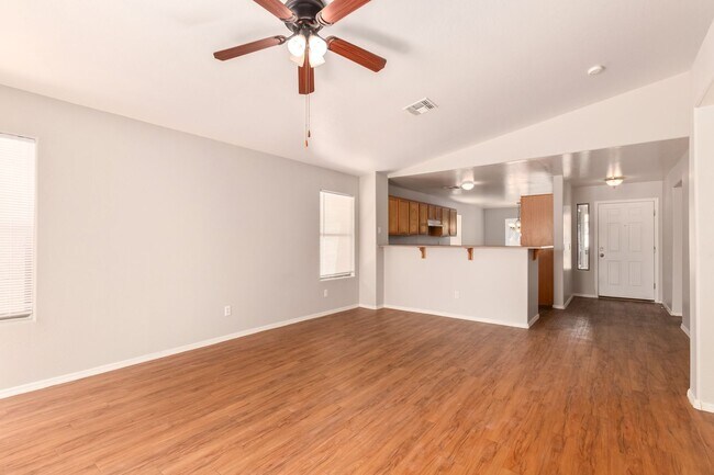Foto del edificio - 4 Bedroom 2 Bathroom with Solar Panels