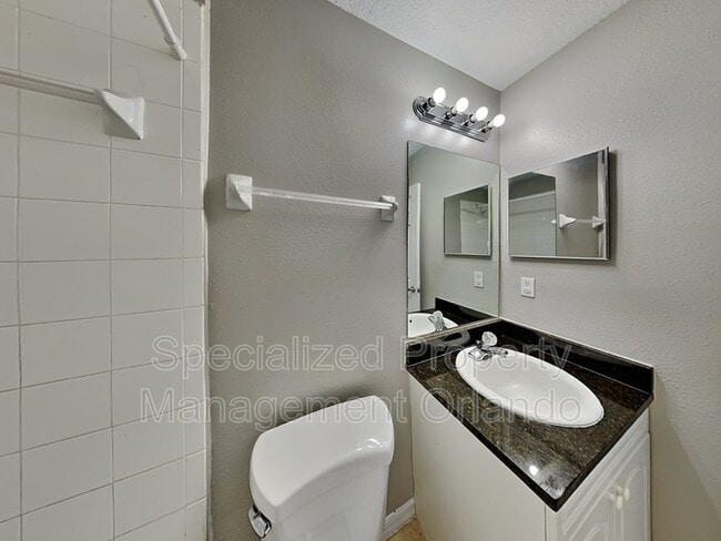 Building Photo - 2306 Fan Palm Dr