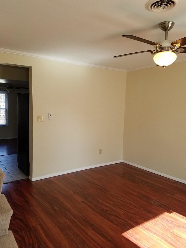 Foto del edificio - 1633 Darren Cir