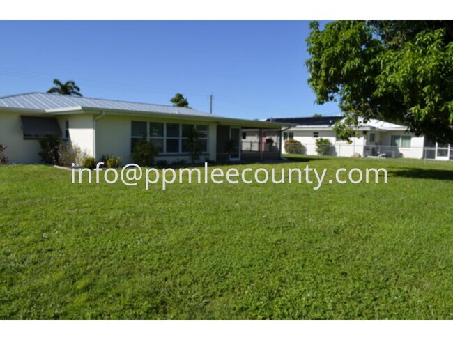 Building Photo - Yacht Club Florida Ranch with Fenced Yard