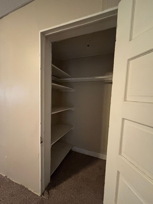 Building Photo - 2 Bdrm 1 Bath 1st Floor Apartment