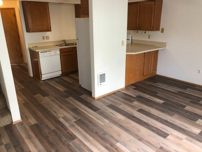 Foto del edificio - Nice 3 Bedroom, 1.5 Bath Duplex Near Linfield
