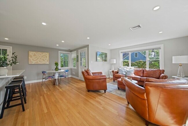 Building Photo - 111 Locksley Rd