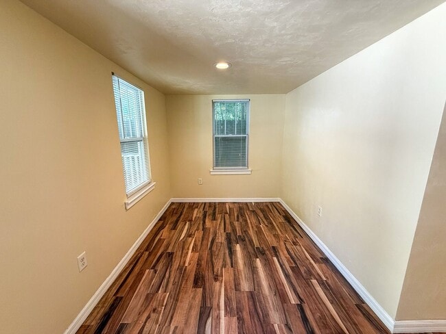 Building Photo - 1013 NW 3rd Ave