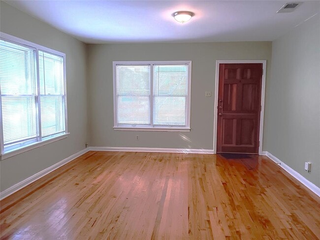 Foto del edificio - 513 E 46th St
