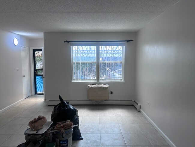 Building Photo - 57 Menahan St