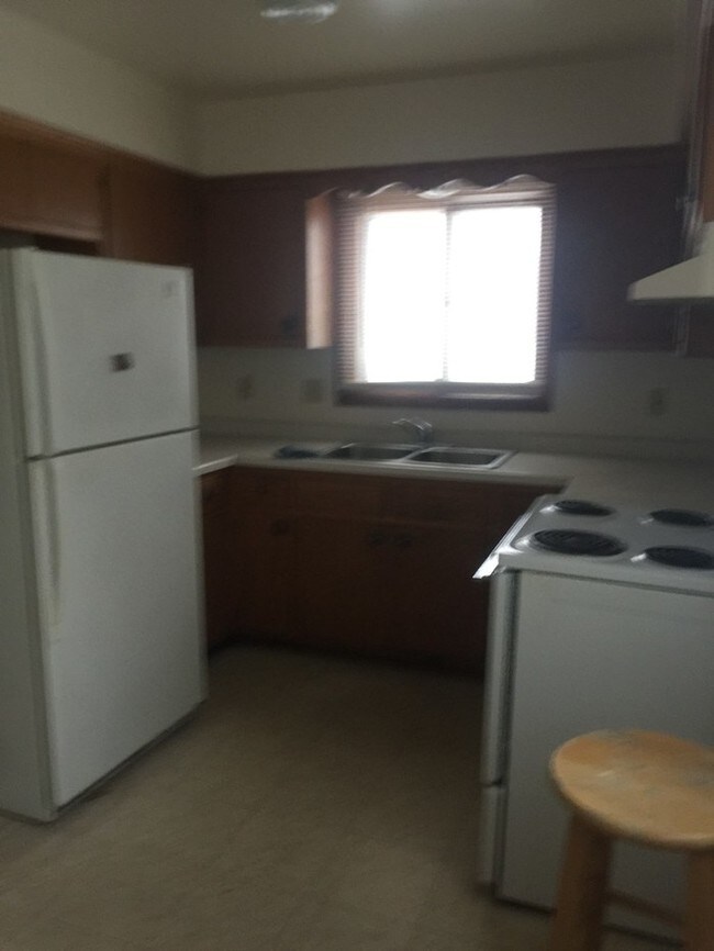 Foto del edificio - BEAUTIFUL 3 BEDROOM 1.5 BATHROOM TOWNHOUSE