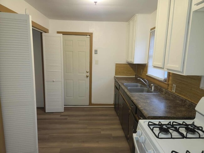 Building Photo - 2 N Richard Dr