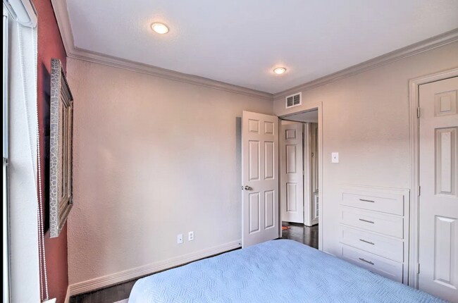 Foto del edificio - 2211 Blodgett St