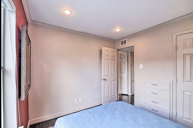 Building Photo - 2211 Blodgett St