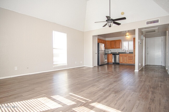 Foto del edificio - 4433 N Stanton St