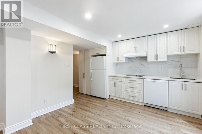 Building Photo - 802 Yates Dr