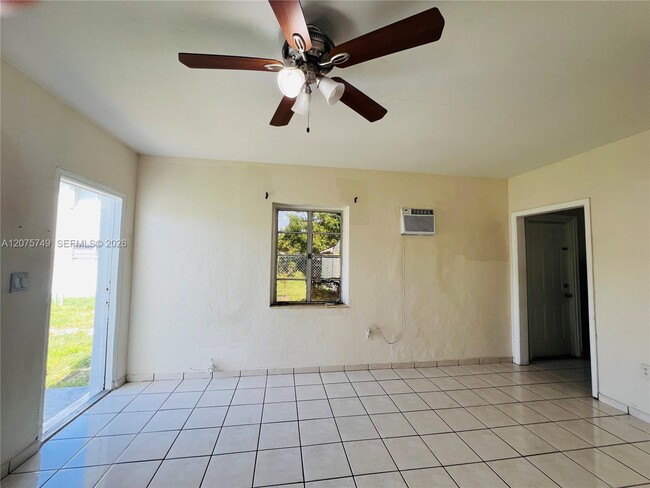 Foto del edificio - 3072 SW 16th St