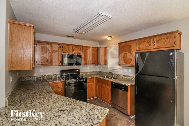 Foto del edificio - 7680 Bramble Ln
