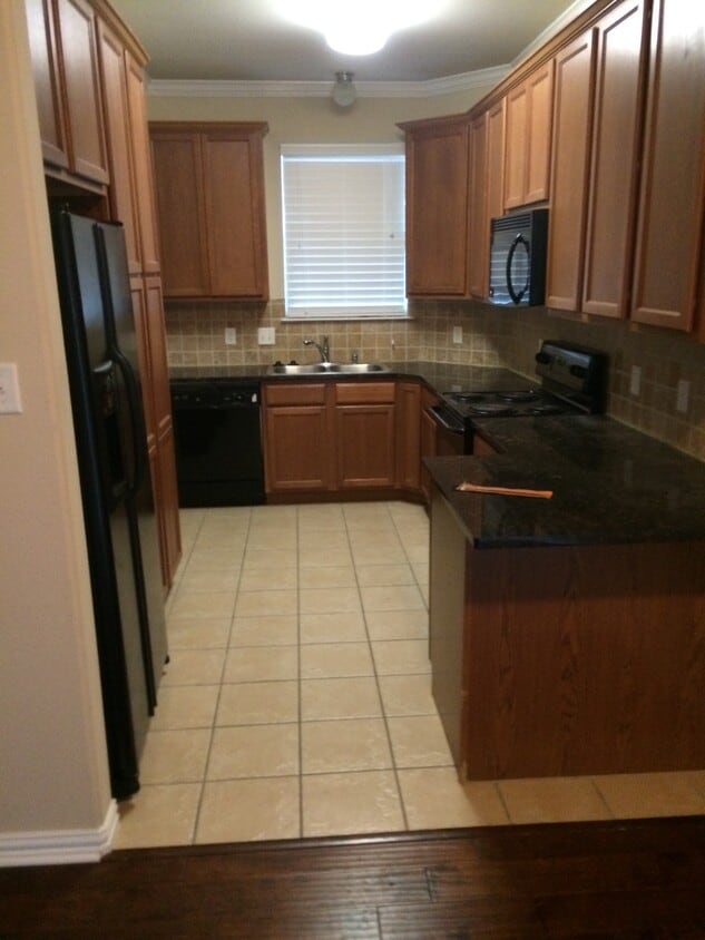 Building Photo - 2145 Parkview