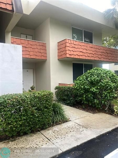 Foto del edificio - 802 Cypress Blvd