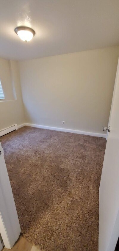 Building Photo - 2919 Straus Ln