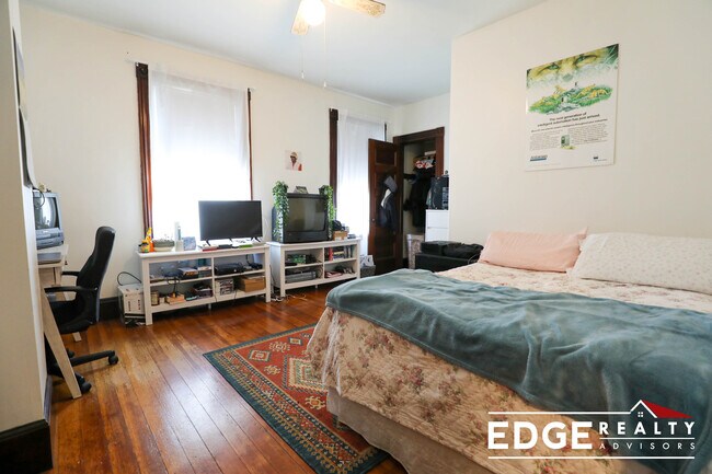 Foto del edificio - 52 Coolidge Rd