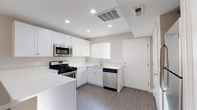 Foto del edificio - 475 N Redwood Rd